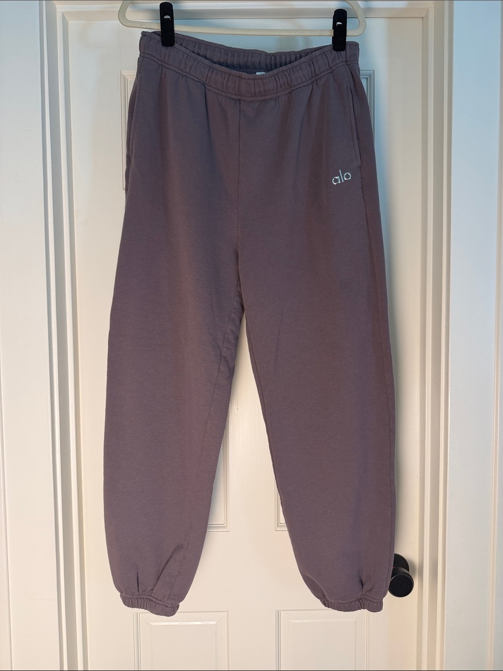 ALO Yoga Women’s Mauve Accolade Sweatpant Joggers with Interior Tie
